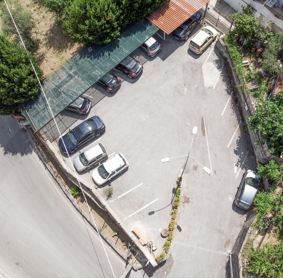 Hotel La Pergoletta SantʼAgata sui Due Golfi المظهر الخارجي الصورة